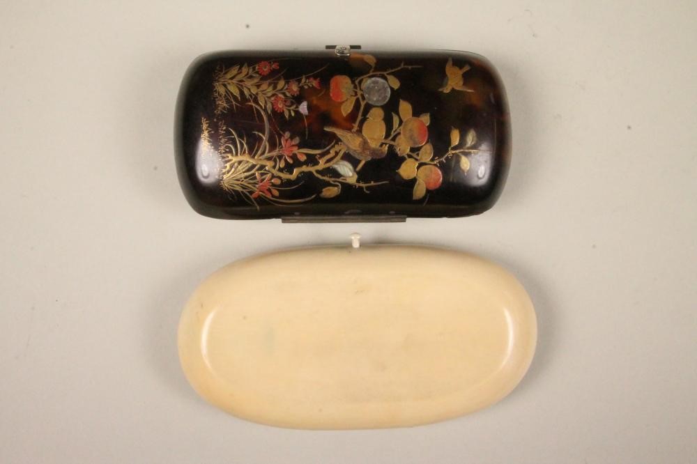 AN IVORY ETUI Image