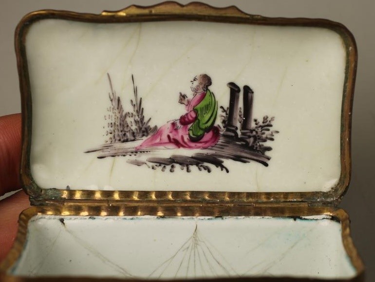 AN ENGLISH ENAMEL ON COPPER TABLE SNUFF BOX Image