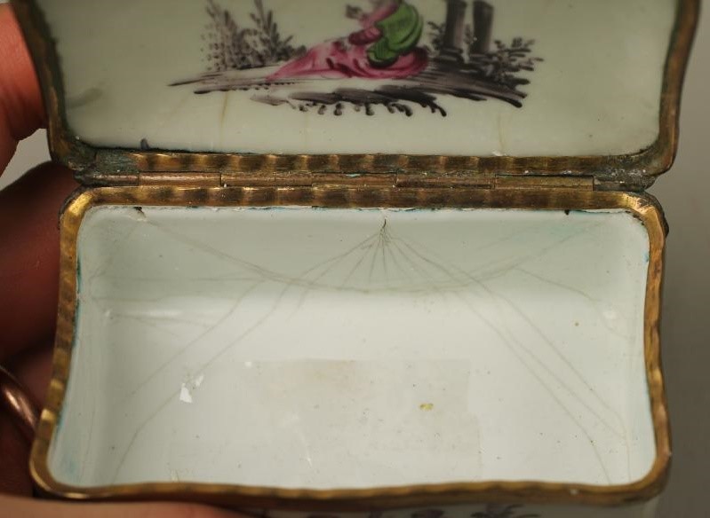 AN ENGLISH ENAMEL ON COPPER TABLE SNUFF BOX Image