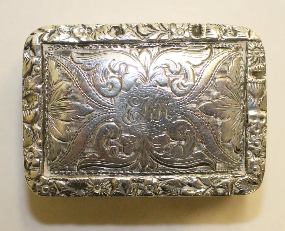 AN EARLY VICTORIAN SILVER VINAIGRETTE Image