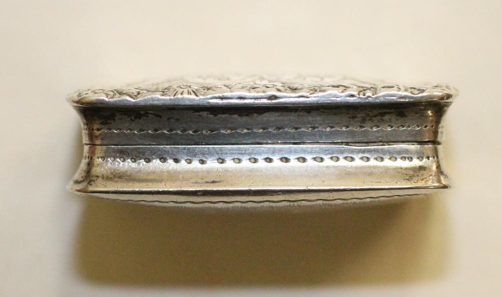 AN EARLY VICTORIAN SILVER VINAIGRETTE Image