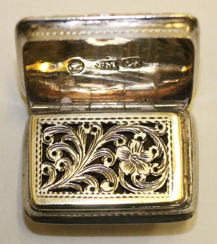 AN EARLY VICTORIAN SILVER VINAIGRETTE Image