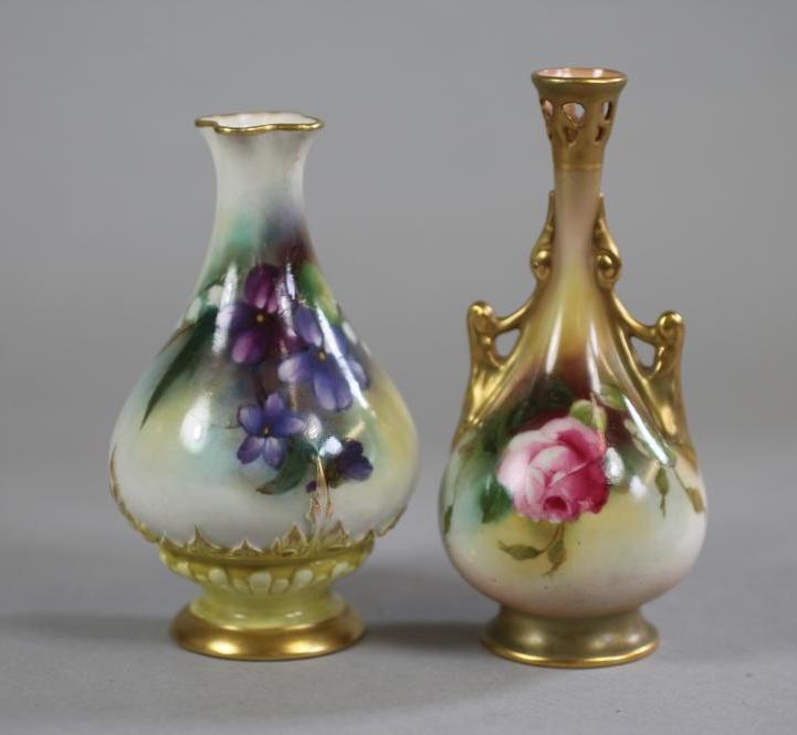 A ROYAL WORCESTER CHINA SMALL VASE Image
