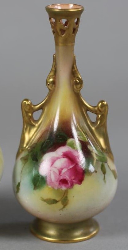 A ROYAL WORCESTER CHINA SMALL VASE Image