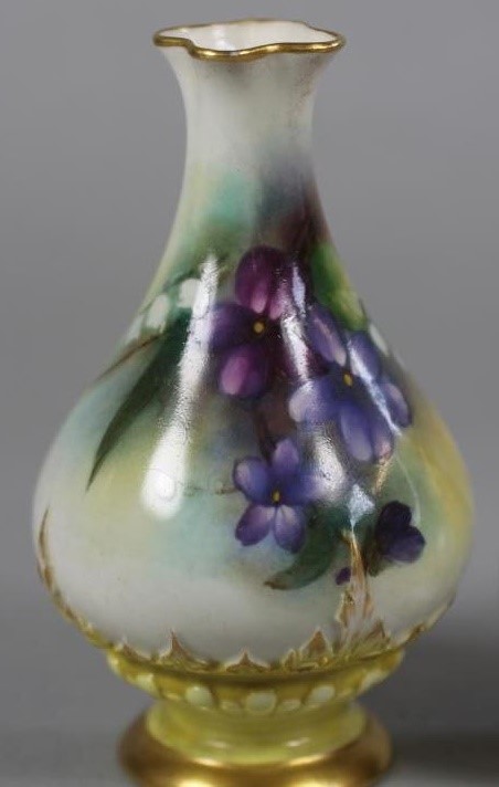 A ROYAL WORCESTER CHINA SMALL VASE Image
