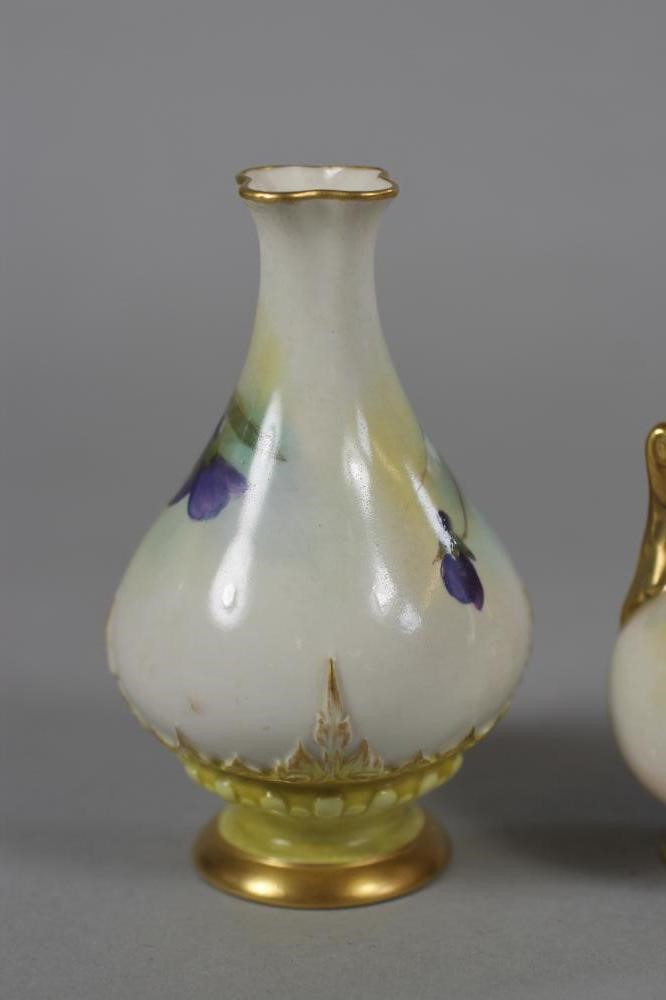 A ROYAL WORCESTER CHINA SMALL VASE Image