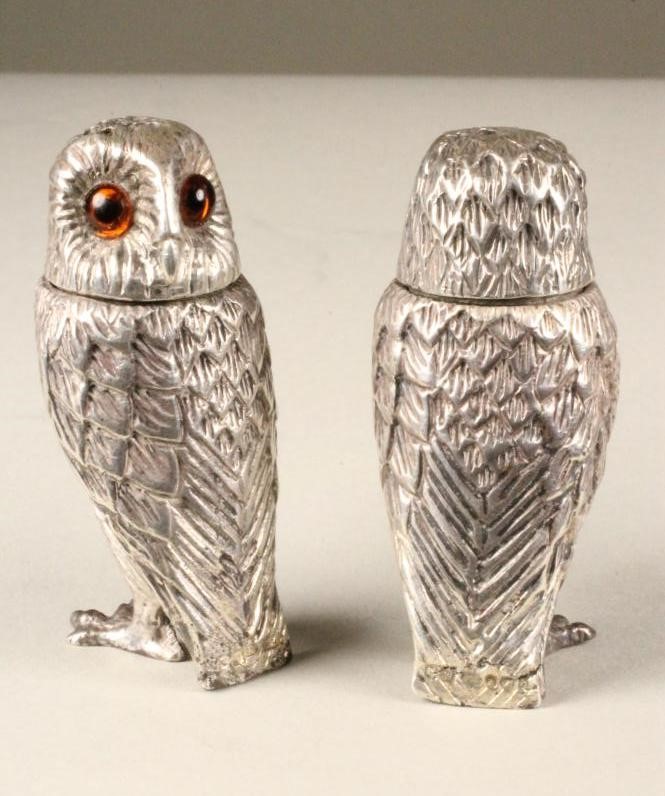 A NOVELTY SILVER SALT AND PEPPERETTE Image