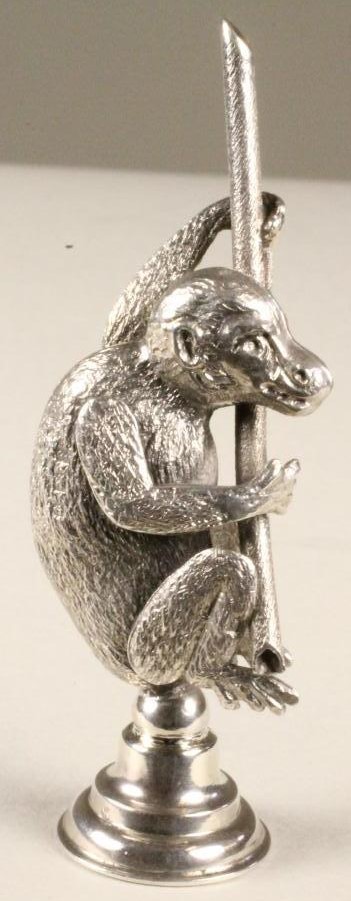 AN EDWARDIAN NOVELTY SILVER HAND SEAL Image