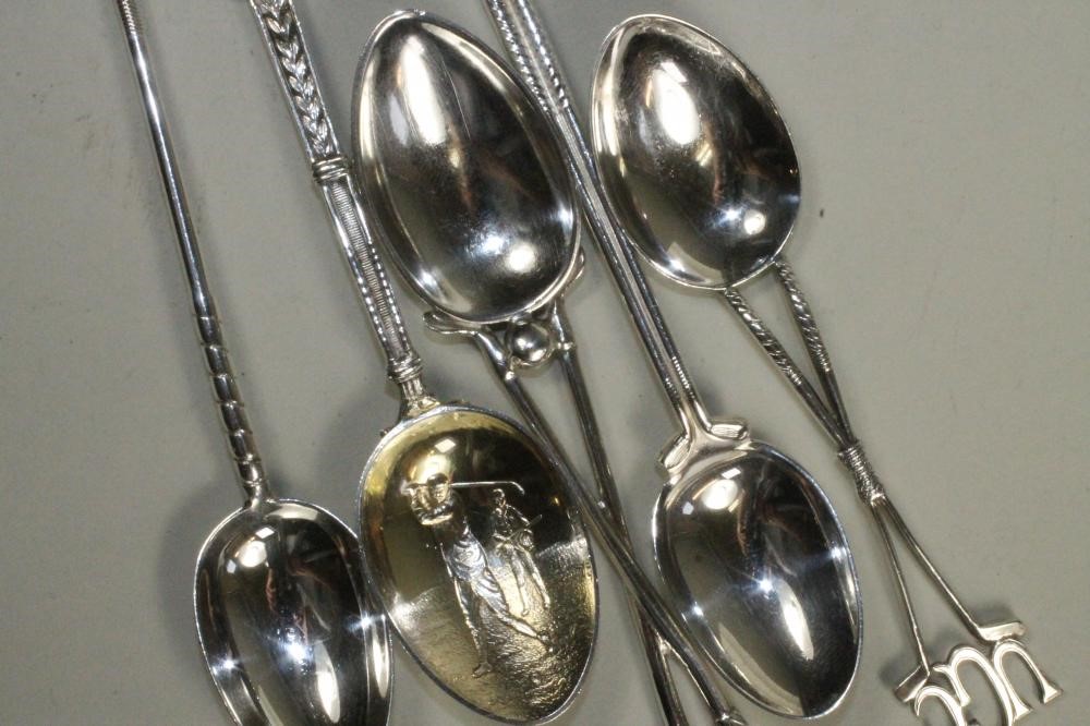 A COLLECTION OF TWENTY EIGHT EDWARDIAN AND LATER SILVER GOLFING TEASPOONS Image