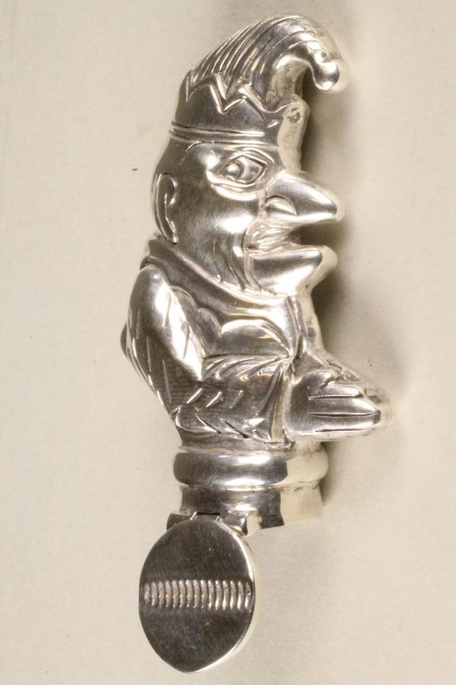 A NOVELTY SILVER VESTA CASE Image