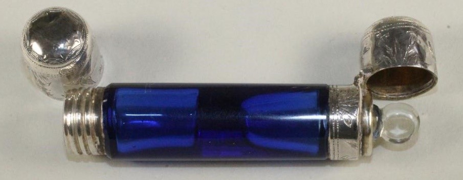 A LADY'S LATE VICTORIAN SILVER PURSE Image