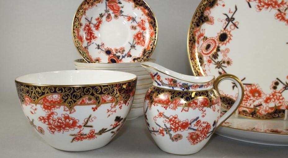 A LATE VICTORIAN ROYAL CROWN DERBY CHINA TEA SERVICE Image