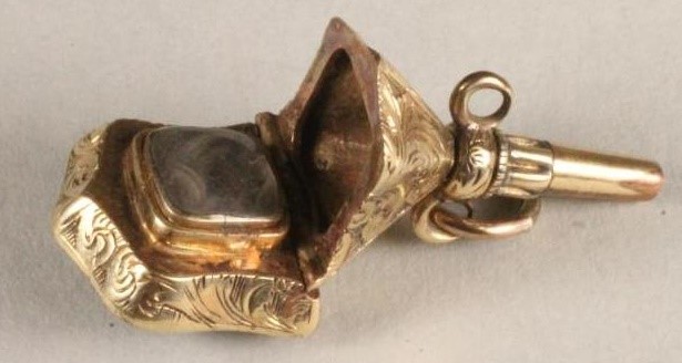 A VICTORIAN FANCY WATCH KEY Image