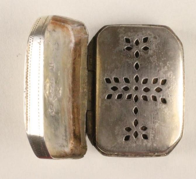 A GEORGE III SILVER VINAIGRETTE Image