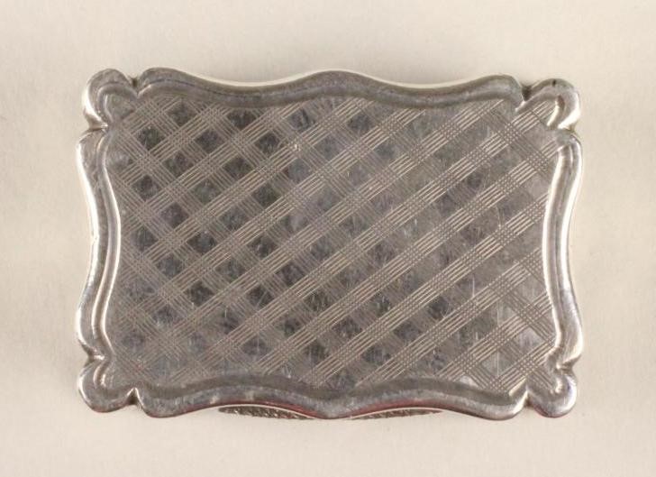 AN EARLY VICTORIAN SILVER VINAIGRETTE Image