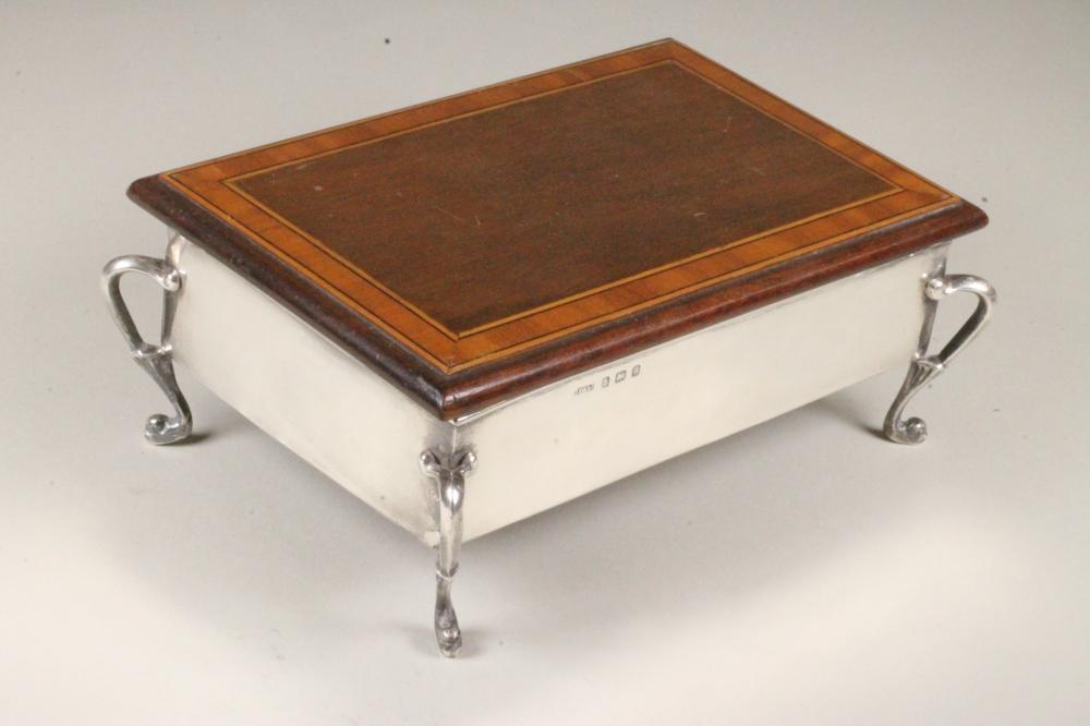 AN EDWARDIAN ART NOUVEAU SILVER DRESSING TABLE BOX Image