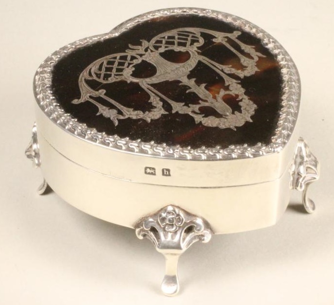 AN EDWARDIAN SILVER DRESSING TABLE BOX Image