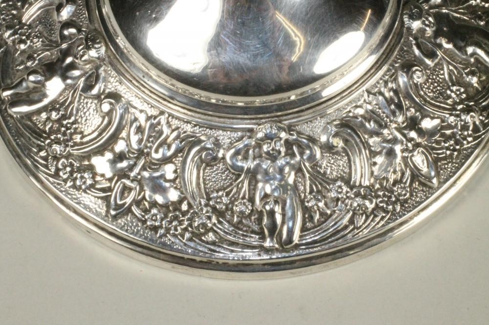 A SMALL SILVER TABLE CENTREPIECE Image