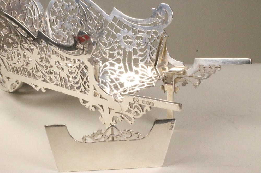 A NOVELTY SILVER SWEETMEAT HOLDER Image