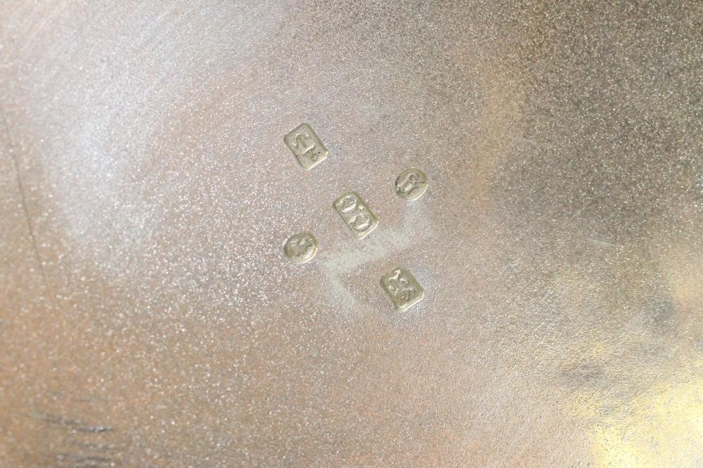 A VICTORIAN SILVER MUG Image