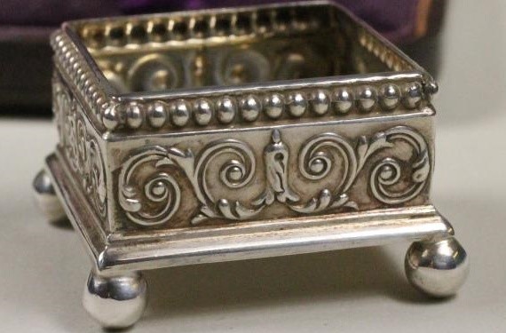 A PAIR OF VICTORIAN SILVER SALTS Image