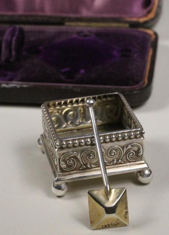 A PAIR OF VICTORIAN SILVER SALTS Image