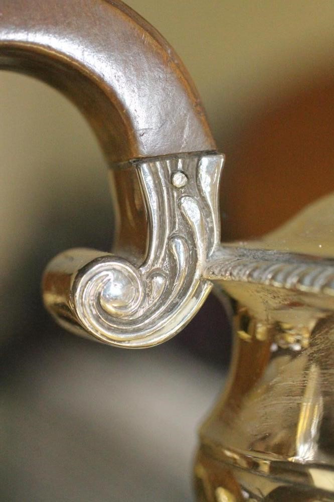 A LATE GEORGE III SILVER TEAPOT Image