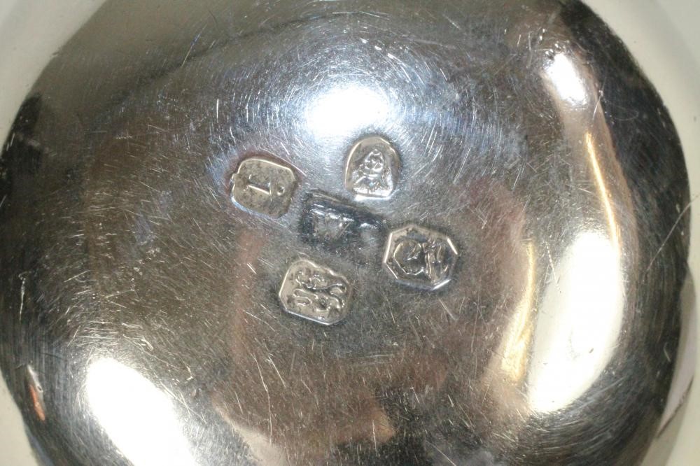 A GEORGE III SILVER SMALL TUMBLER CUP Image