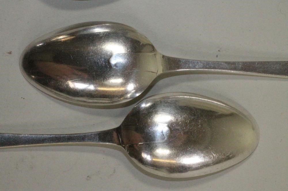 A SET OF SIX GEORGE III SILVER TEASPOONS Image