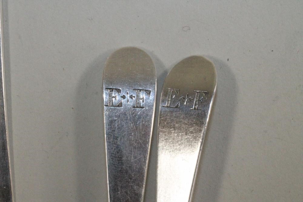 A SET OF SIX GEORGE III SILVER TEASPOONS Image