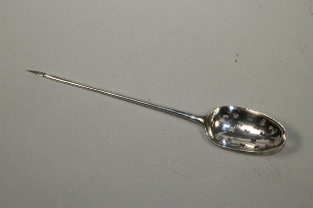 A GEORGE III SILVER MOTE SPOON Image