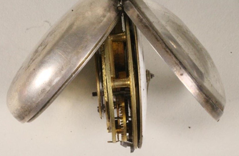 A GENTLEMAN'S LATE GEORGE III SILVER PAIR CASED POCKET WATCH Image