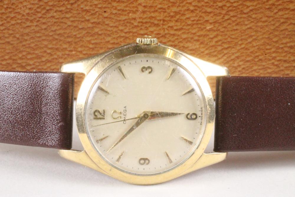 A GENTLEMAN'S 9CT GOLD OMEGA WRISTWATCH Image