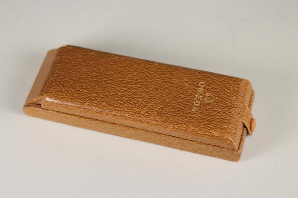 A GENTLEMAN'S 9CT GOLD OMEGA WRISTWATCH Image