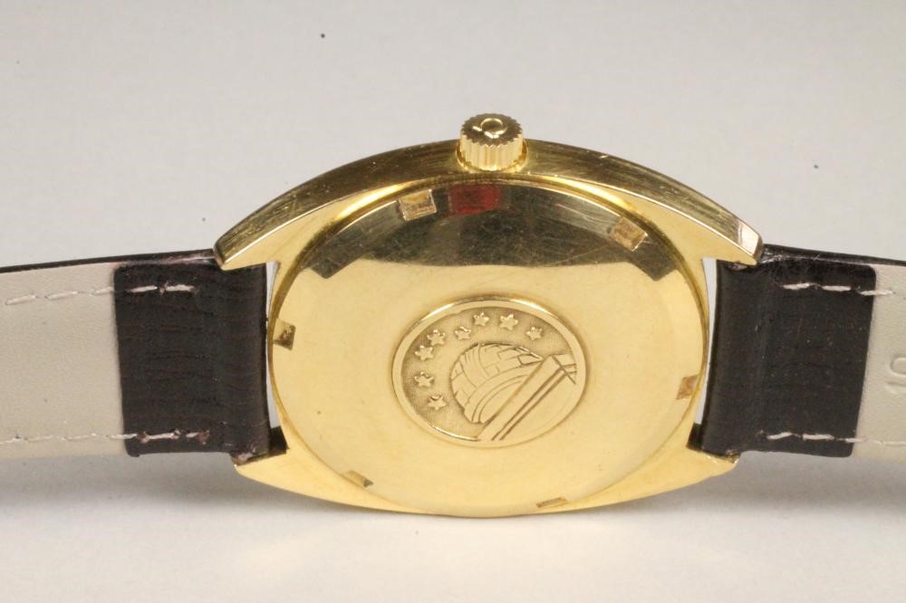 A GENTLEMAN'S 18CT GOLD OMEGA CONSTELLATION AUTOMATIC CHRONOMETER Image