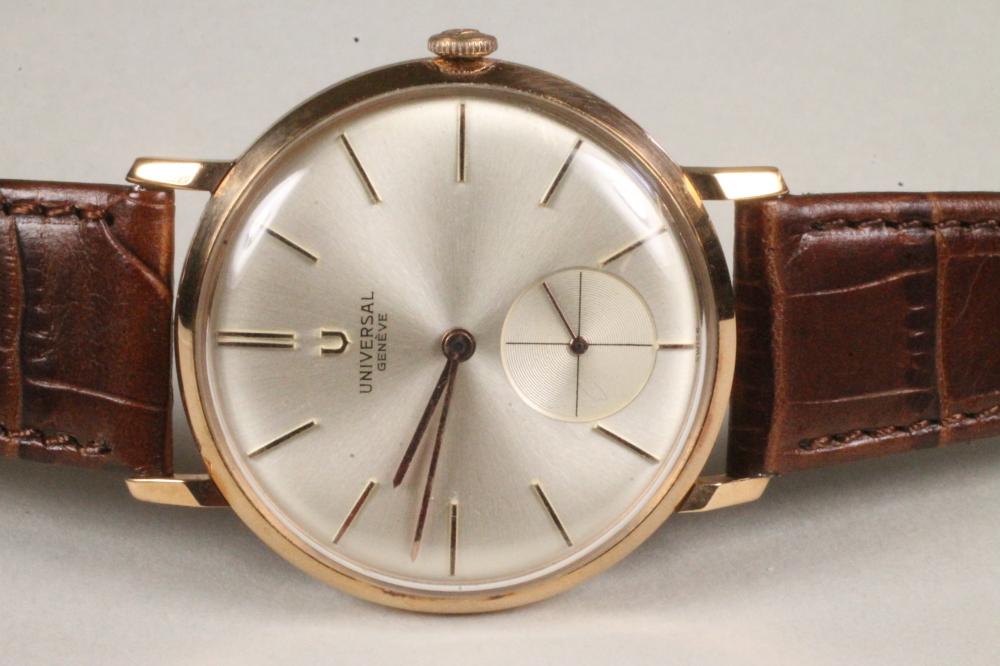 A GENTLEMAN'S 18CT GOLD UNIVERSAL WRISTWATCH Image