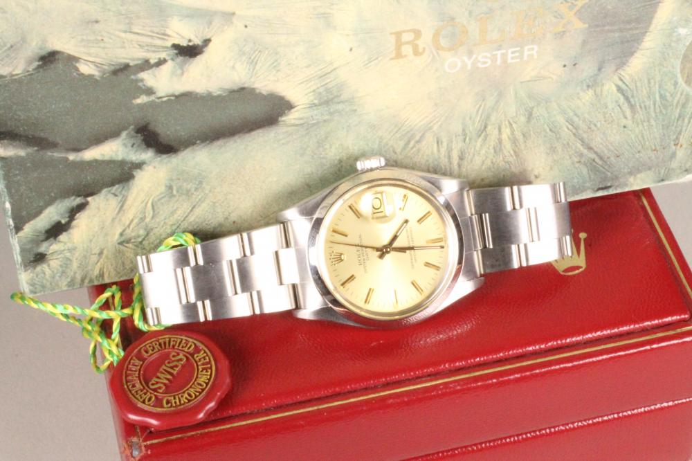 A GENTLEMAN'S STAINLESS STEEL ROLEX OYSTER PERPETUAL DATE CHRONOMETER Image