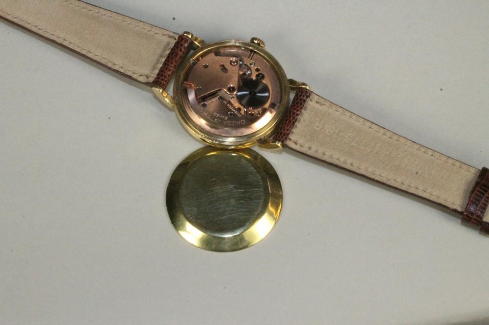 A GENTLEMAN'S 18CT GOLD OMEGA AUTOMATIC WRISTWATCH Image
