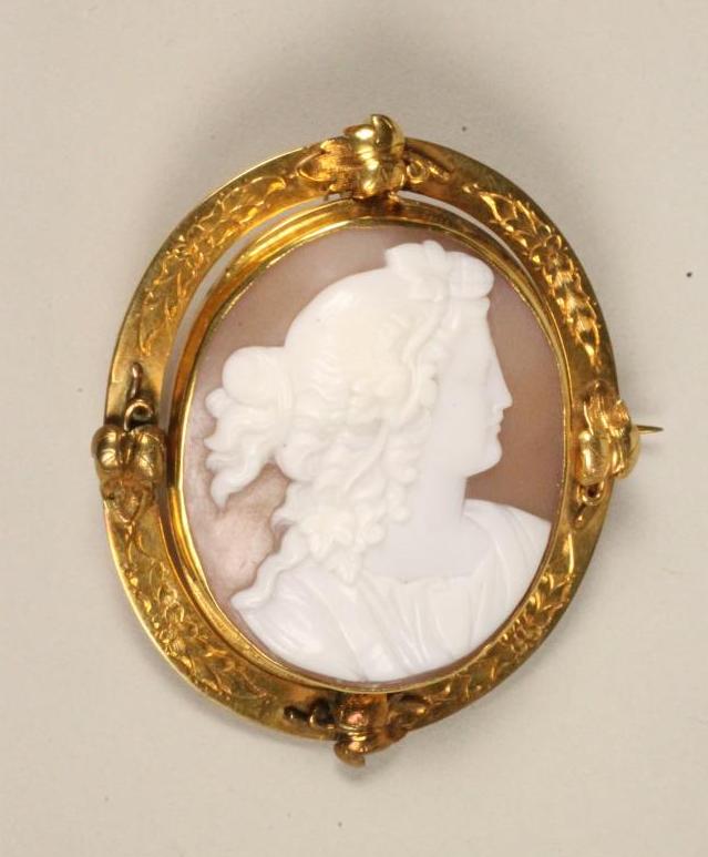 A VICTORIAN CAMEO BROOCH Image
