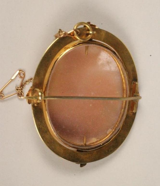 A VICTORIAN CAMEO BROOCH Image