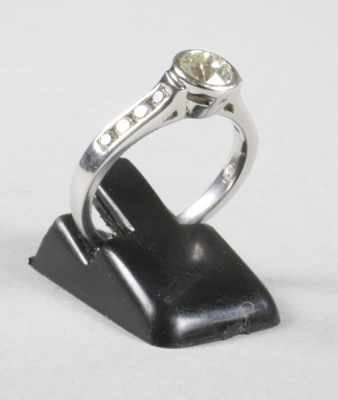 A SOLITAIRE DIAMOND RING Image