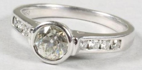 A SOLITAIRE DIAMOND RING Image