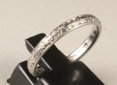 A PLATINUM WEDDING RING Image