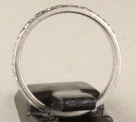A PLATINUM WEDDING RING Image