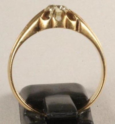 A GENTLEMAN'S SOLITAIRE DIAMOND RING Image