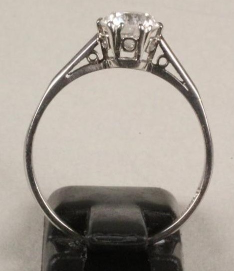A SOLITAIRE DIAMOND RING Image