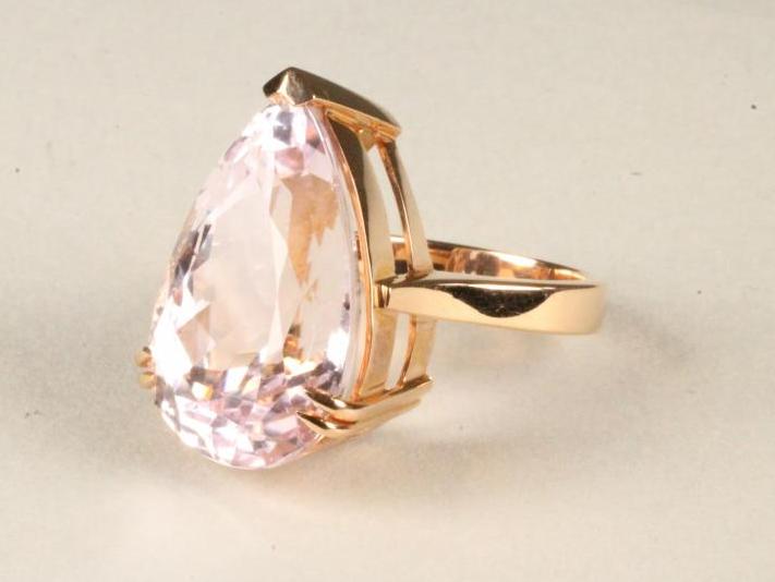 A PINK KUNZITE COCKTAIL RING Image