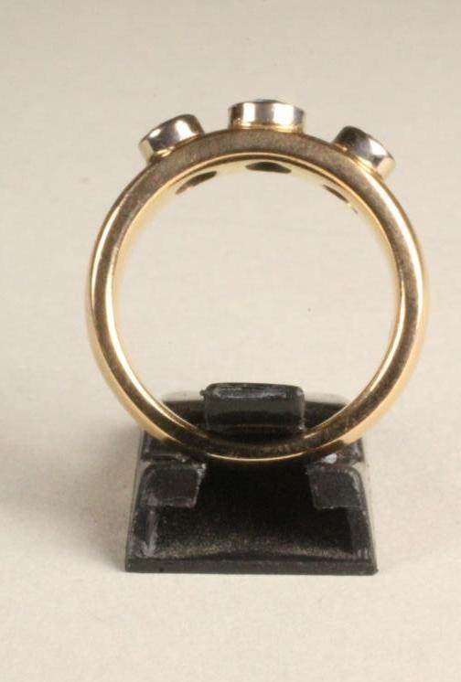 AN AQUAMARINE AND DIAMOND THREE STONE RING Image