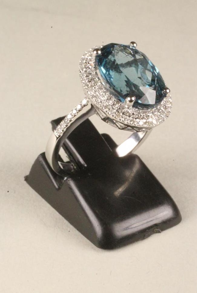 A TOPAZ AND DIAMOND CLUSTER RING Image