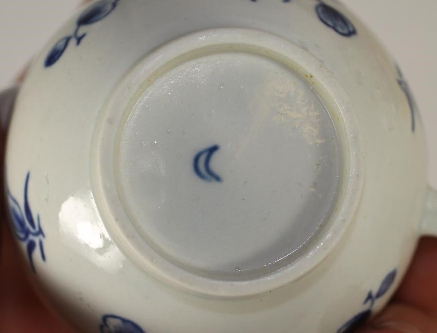 A FIRST PERIOD WORCESTER PORCELAIN MINIATURE PART TEA SERVICE Image